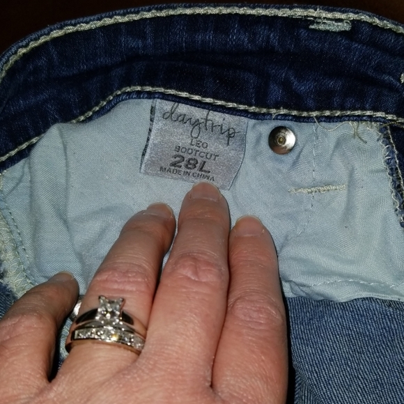 Daytrip Jeans - Picture 3 of 5